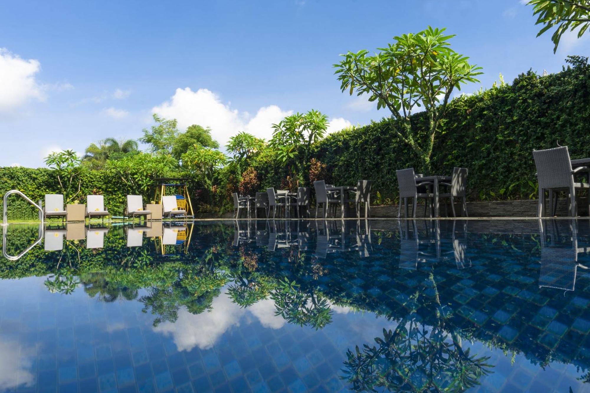 Solaris Hotel Malang Exterior foto